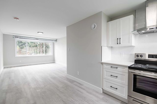 81 King Edward Avenue 4, London South