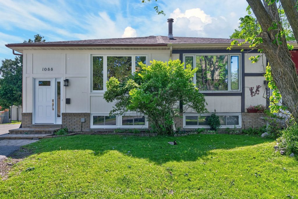 1088 Pinewood Place, Kingston