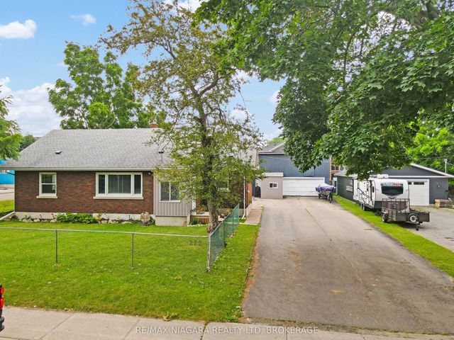 222 Ridgeway Road, Fort Erie