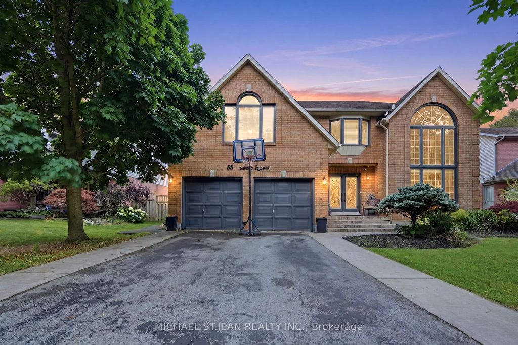 55 Woodside Square, Pelham