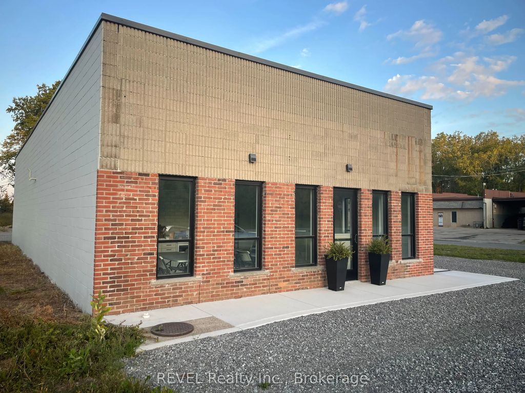 8455 Stanley Avenue, Niagara Falls
