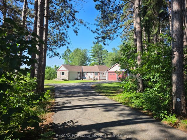 1007 West Road, Minden Hills