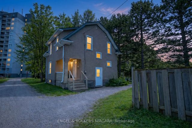 4752 Crawford Place W, Niagara Falls