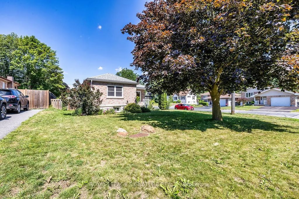 812 Schneider Place, Peterborough