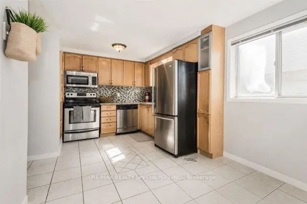110 Steeles Crescent, Cambridge