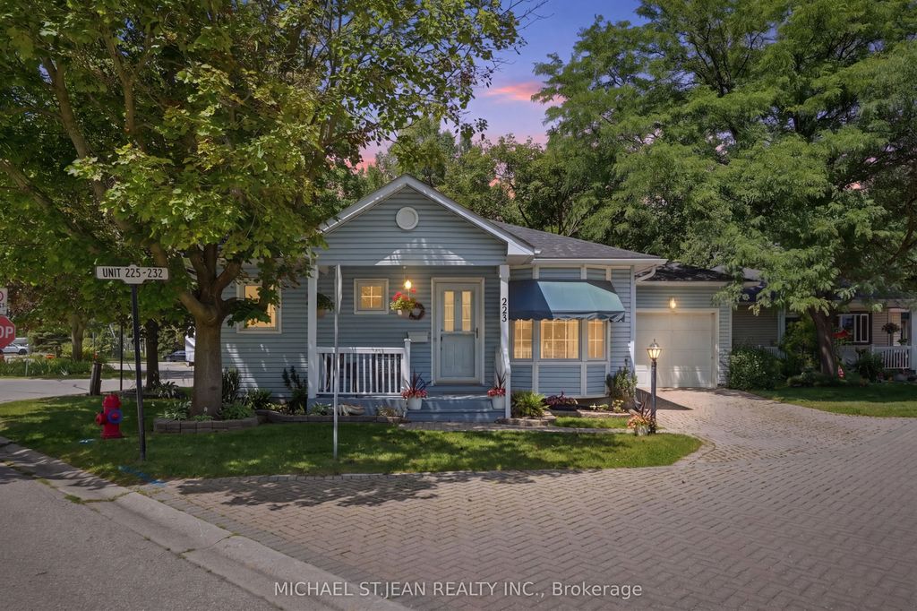 225 Silverbirch Boulevard, Hamilton