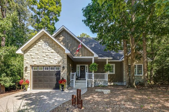 10047 Jennison Crescent, Lambton Shores