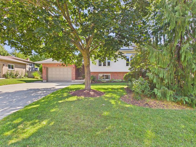 762 Bradford Street, Saugeen Shores