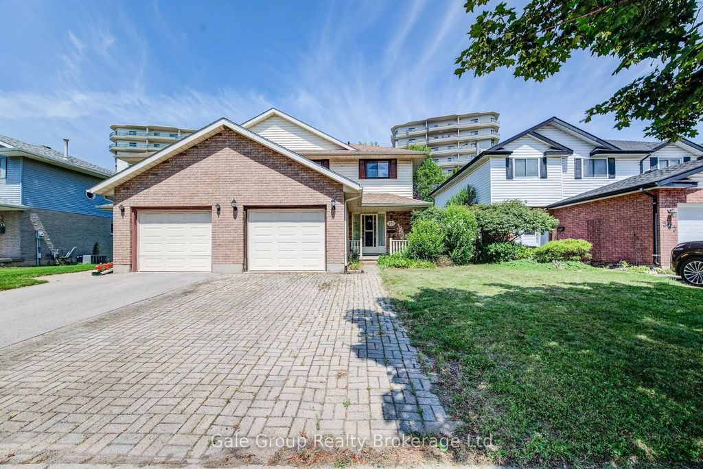 575 Springbank Avenue N, Woodstock