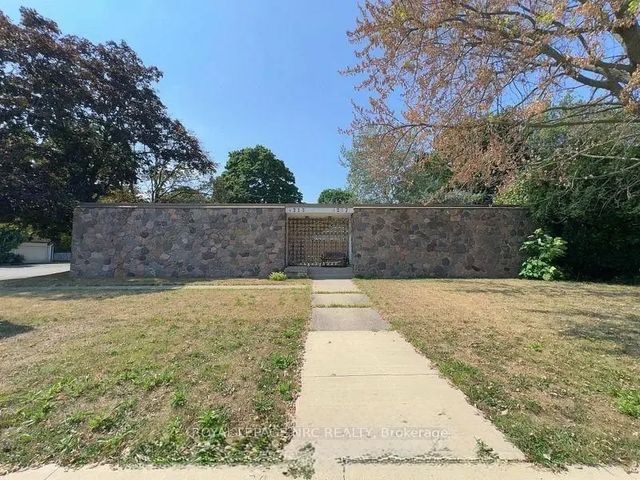 4213/4207 4213/4207 Drummond Road, Niagara Falls