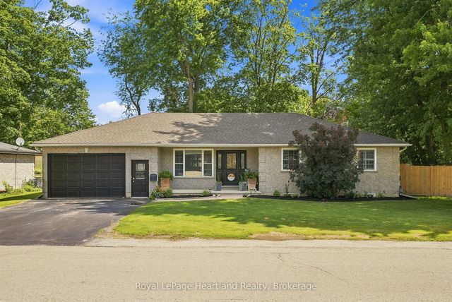 140 John Street N, Minto