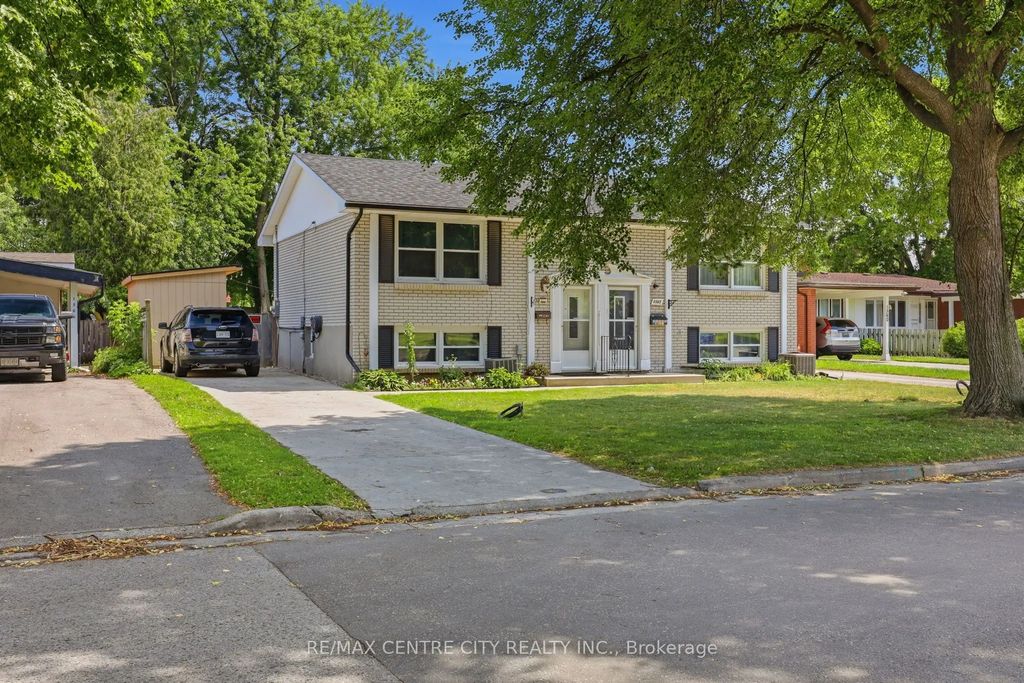 1564 Nairn Avenue, London East