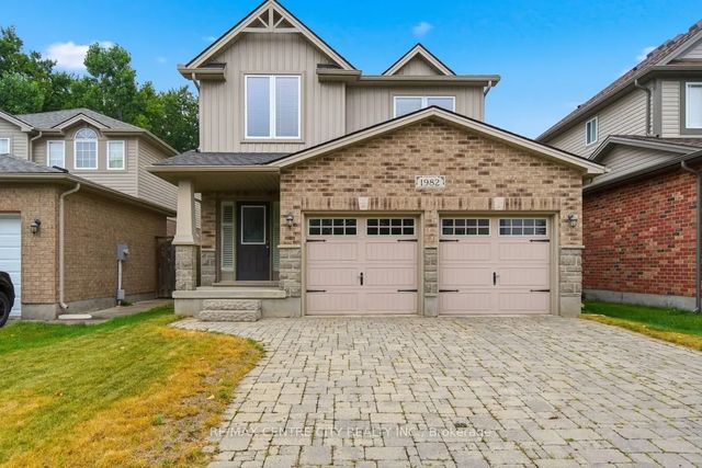 1982 Denview Avenue, London North