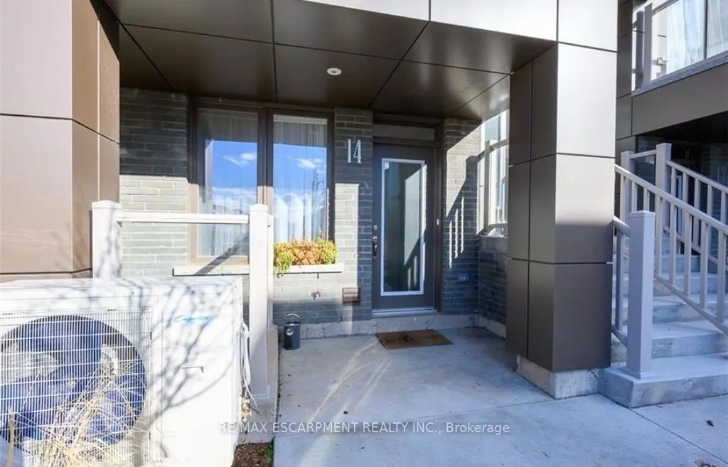 261 Skinner Road 14, Hamilton