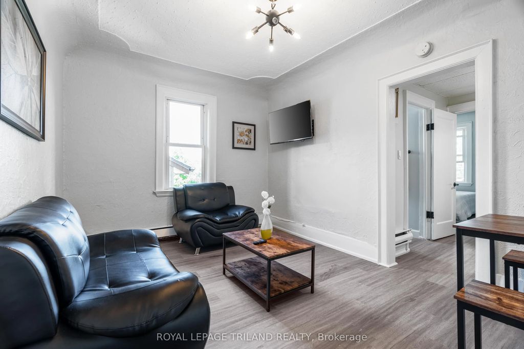425 Mckenzie Avenue 8, London South