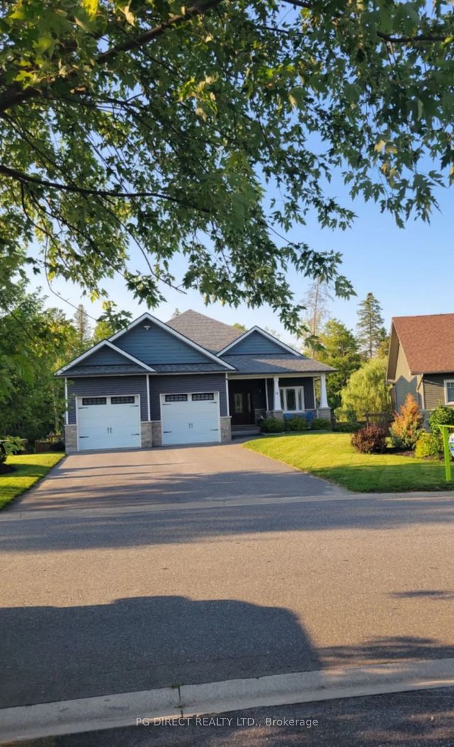 16 Woodstream Drive W, Huntsville