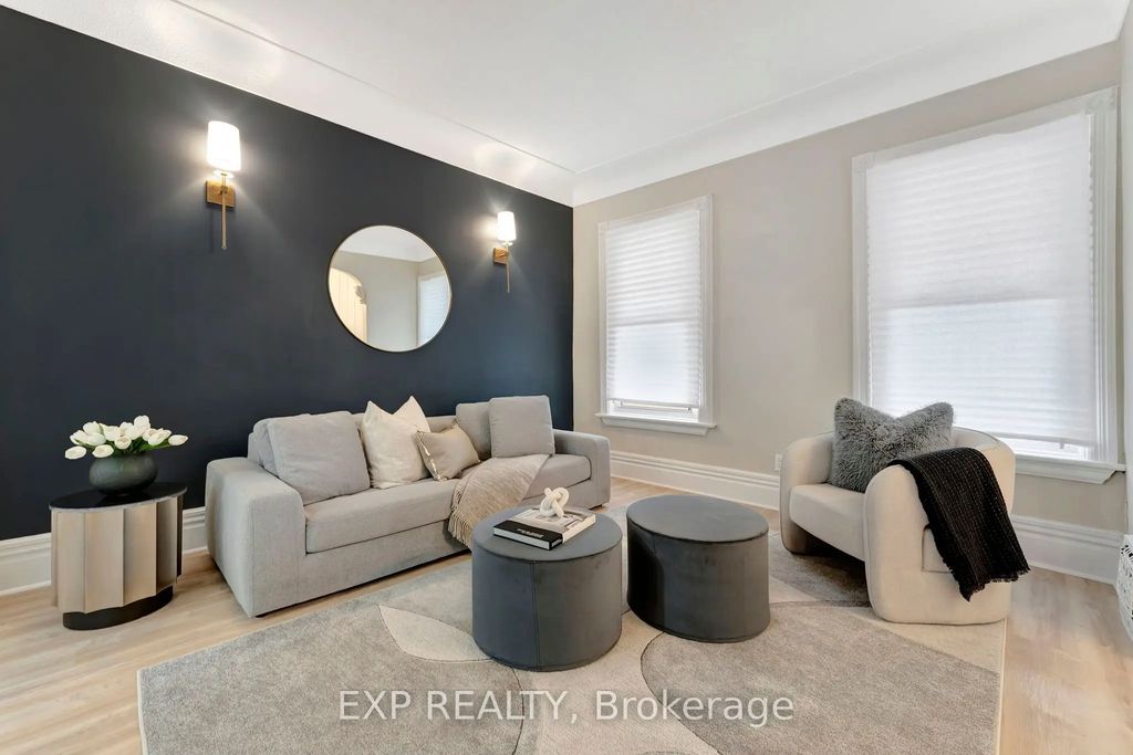 142 Sanford Avenue N, Hamilton