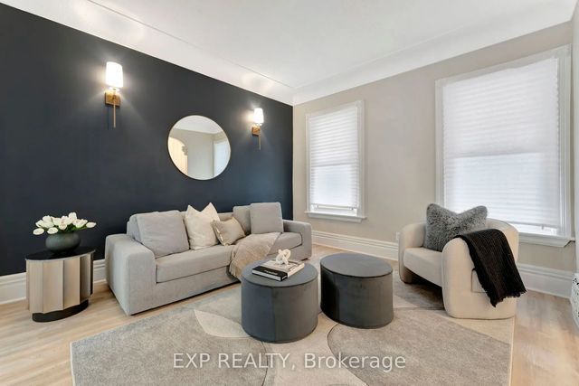 142 Sanford Avenue N, Hamilton