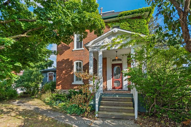 74 Lake Avenue W, Carleton Place