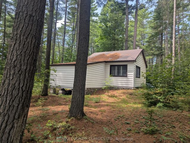 22 Swan Lane, Madawaska Valley