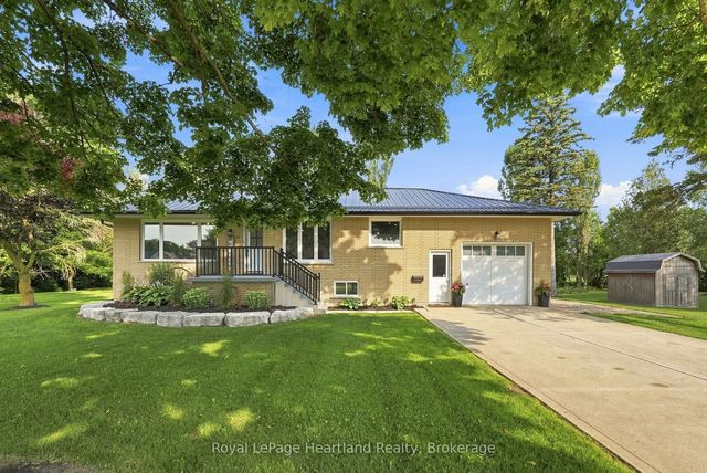 20 Queen Street W, Minto