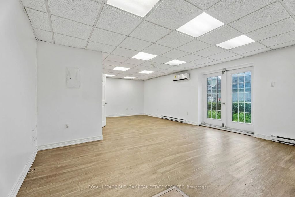 868 King Street W, Hamilton