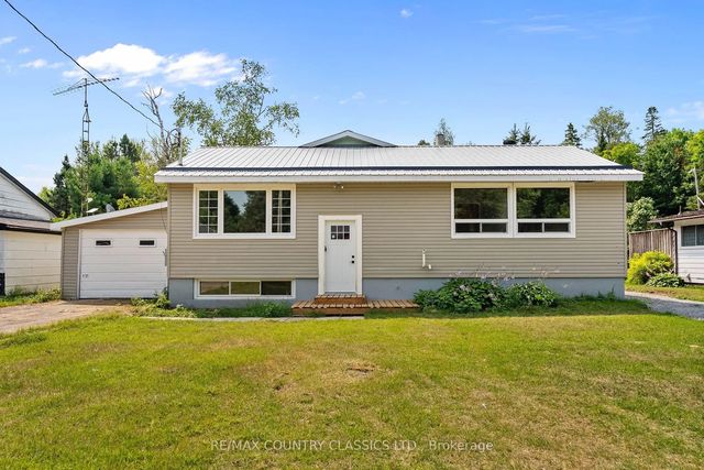 1043 Estates Road, Highlands East