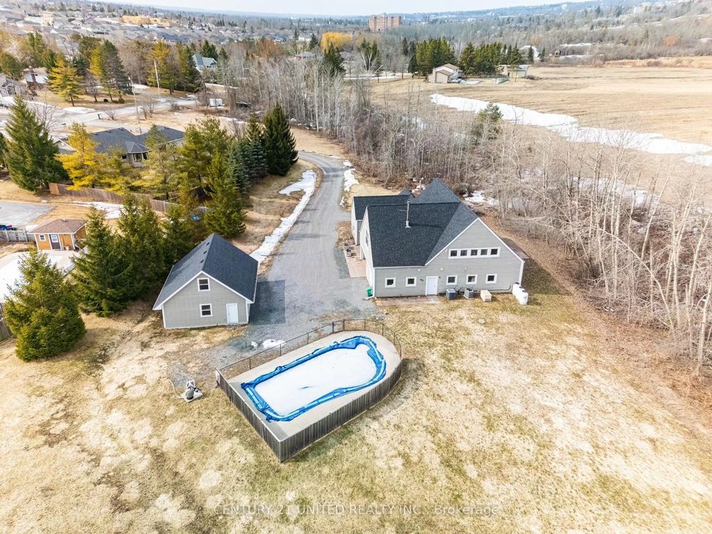 590 Maniece Avenue, Peterborough