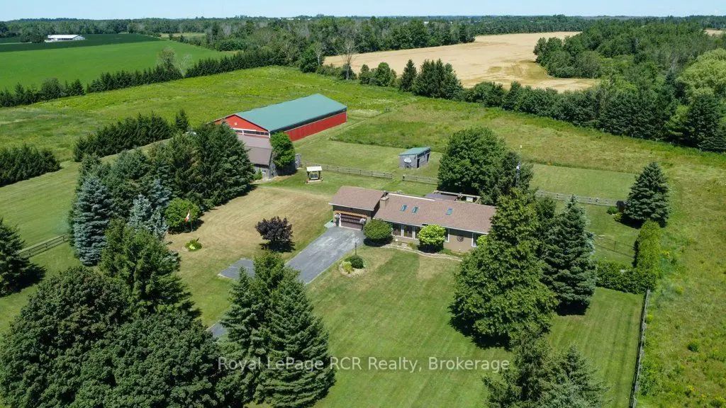 7195 Sixteenth Line, Mapleton
