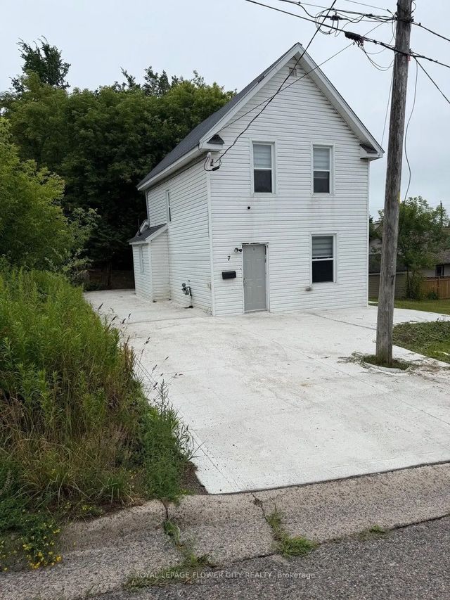 7 Hearst Street, Sault Ste Marie