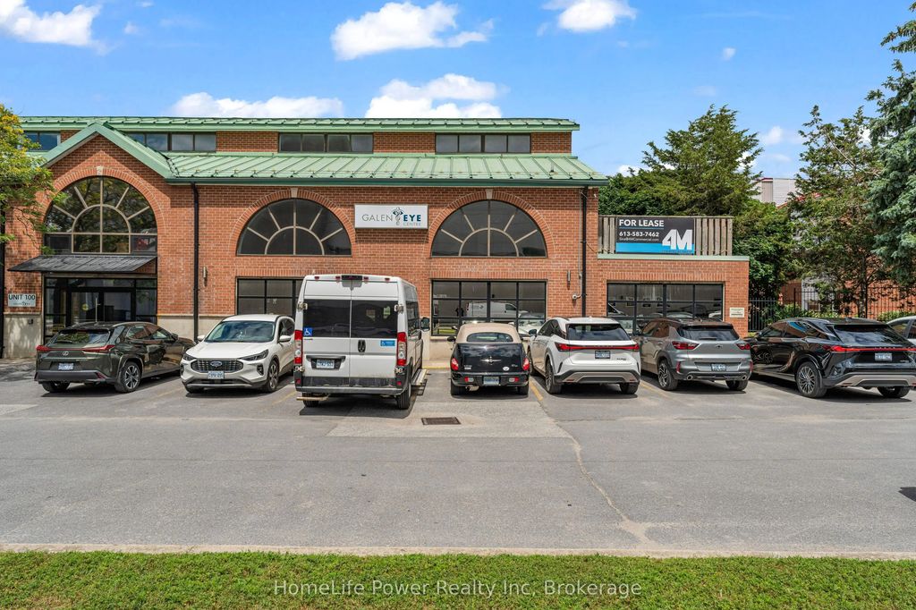 27 Place D'armes Place 203 & 204, Kingston
