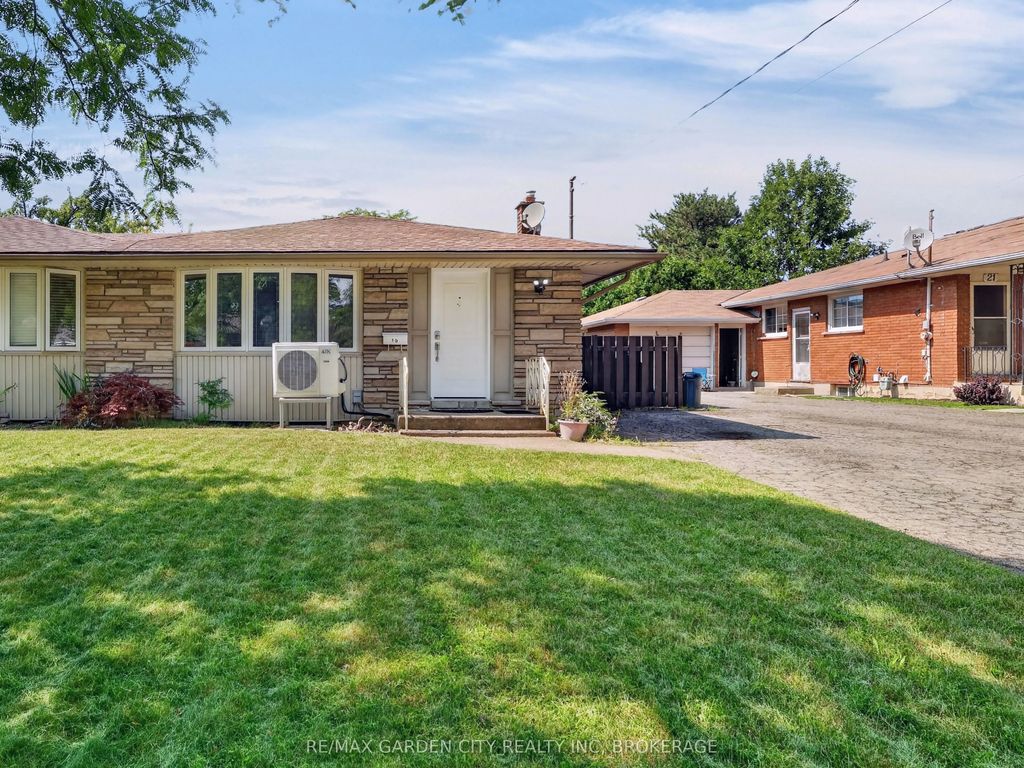 19 Black Knight Road, St. Catharines