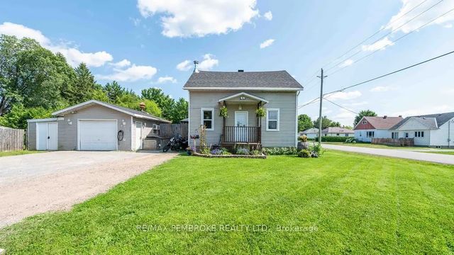 617 Third Avenue S, Laurentian Valley