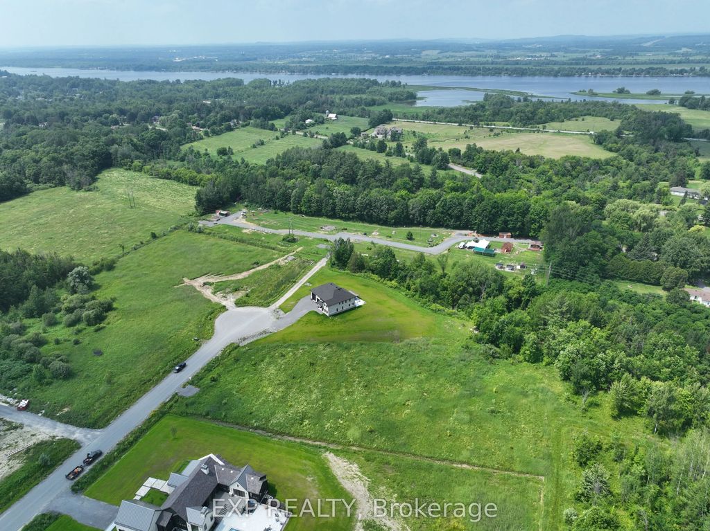 26 Nirmala Drive, Orleans - Cumberland and Area
