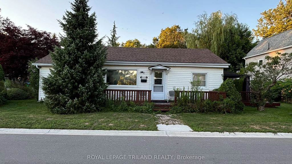 389 Front Street, Central Elgin