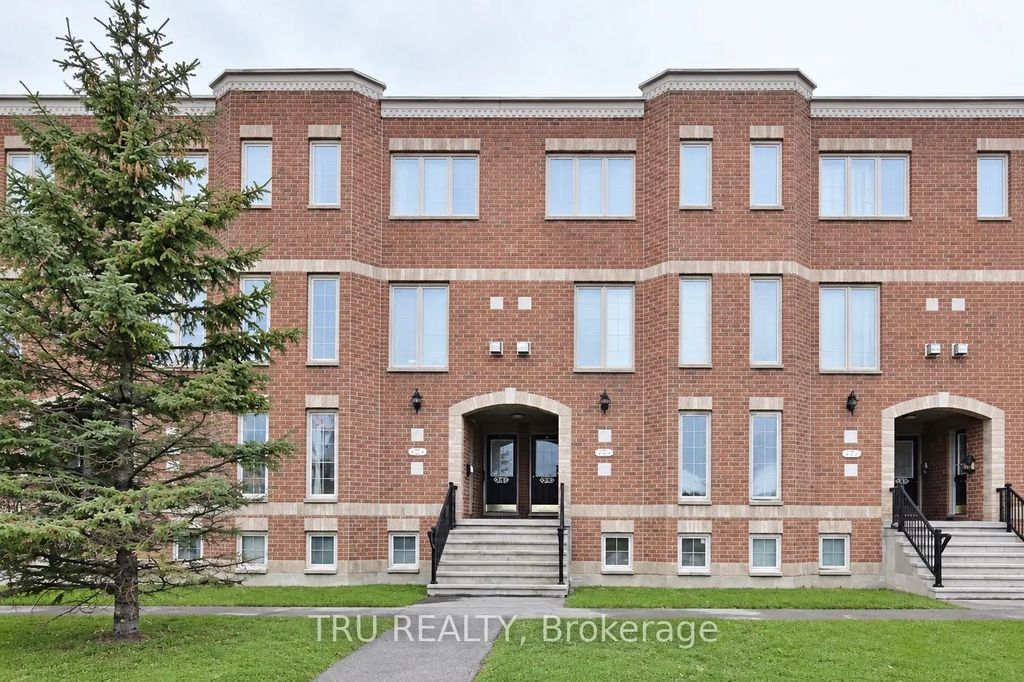 835 Longfields Drive, Barrhaven