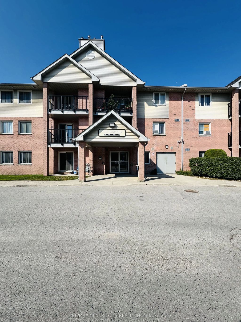 148 Conway Drive 111, London South
