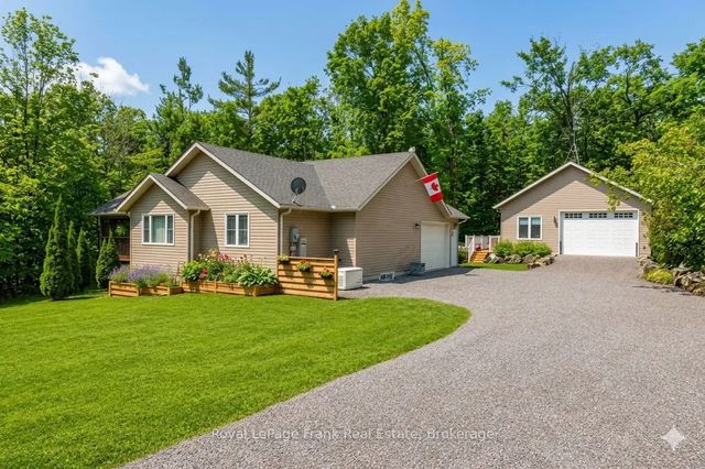 25 Lakeland Avenue, Trent Lakes