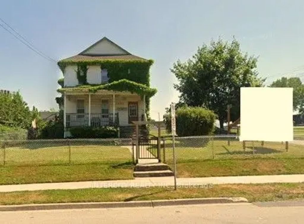 5602 Robinson Street, Niagara Falls