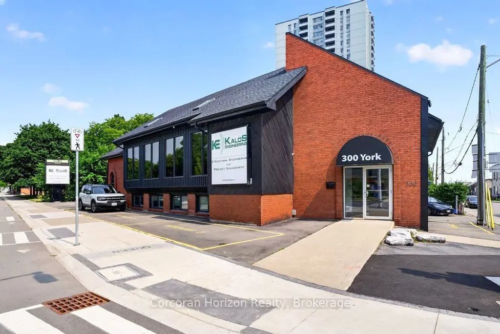 300 York Boulevard, Hamilton