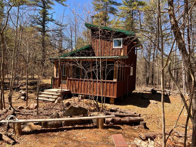 2355 Raymo Road, Frontenac
