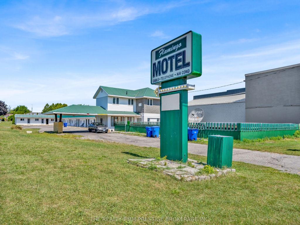 421 Grand Avenue E, Chatham-Kent