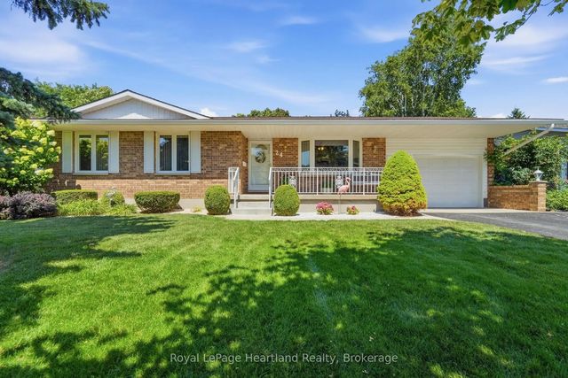 24 Leonard Drive, Goderich