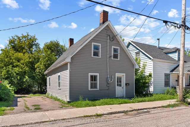 42 Bonnechere Street S, Renfrew