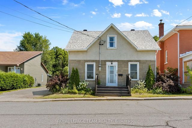 79 Mutual Avenue, Renfrew