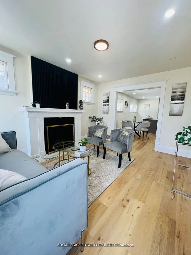 346 Wharncliffe Road S, London South