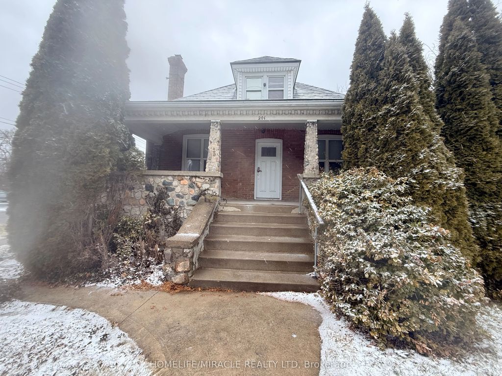 201 Grand Avenue, Chatham-Kent
