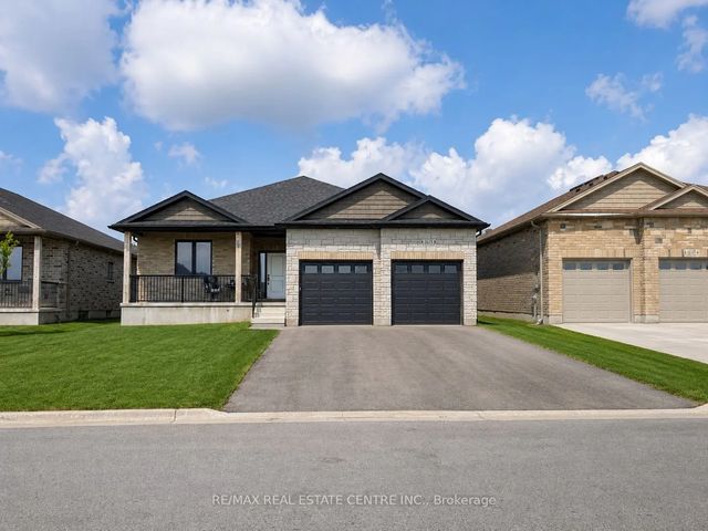 615 Winchester Avenue S, North Perth