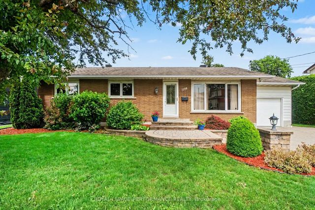 1599 Maxime Street, Cyrville - Carson Grove - Pineview