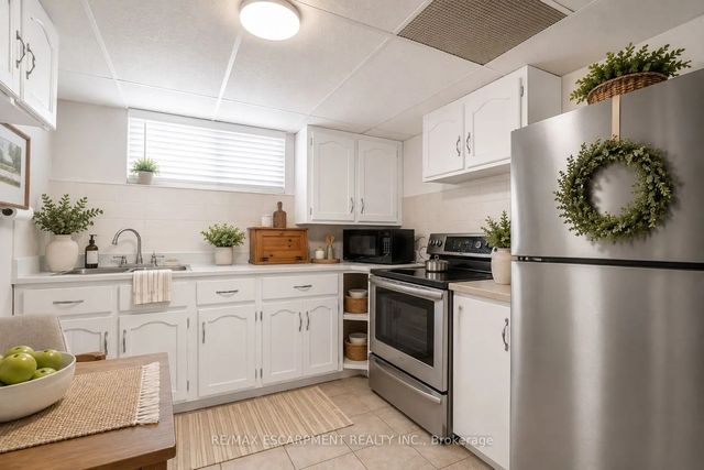 374 Upper Wentworth Street W, Hamilton